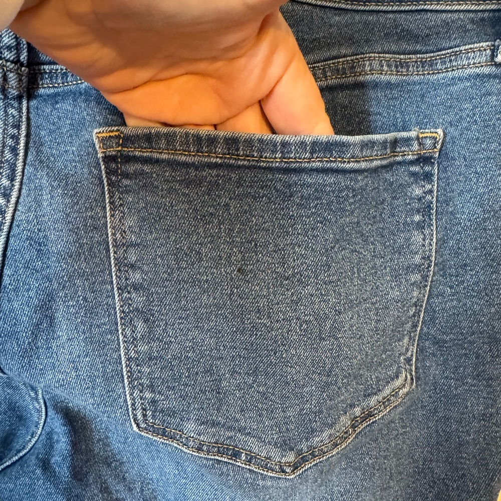 OLD NAVY Women's mid rise super skinny jeans. Size: 18    #2 - Picture 5 of 6